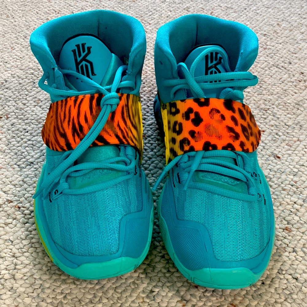 Nike KYRIE 6  - size 9 1/2